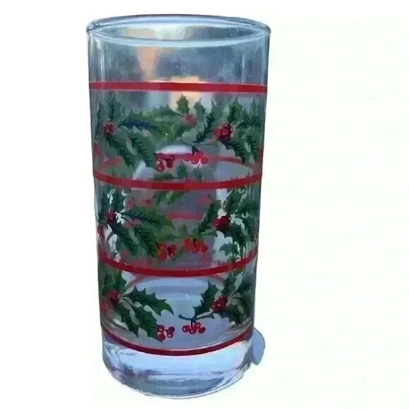 Vintage Holly Berry Christmas glass cups - Picture 4 of 4